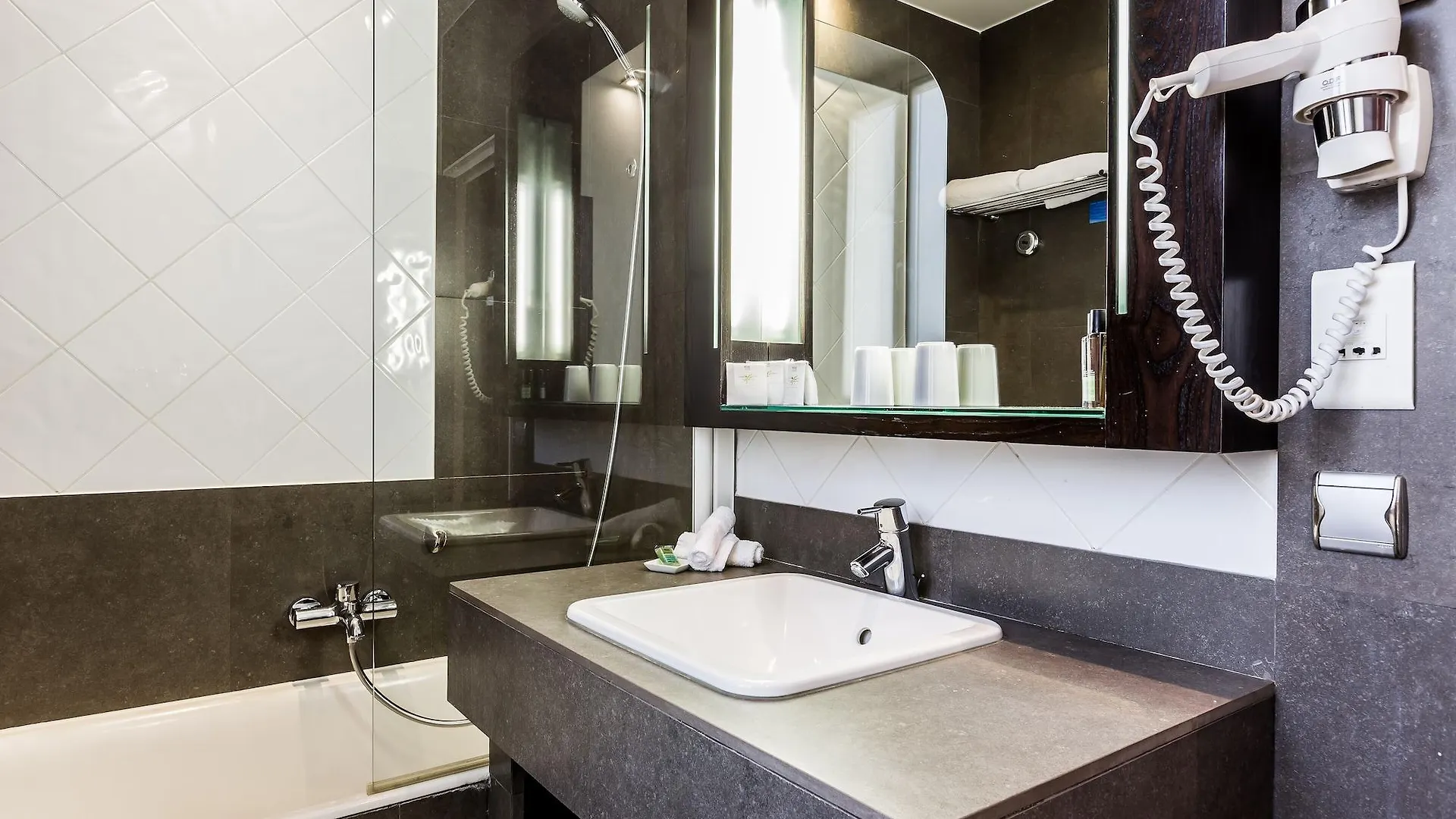 Duret Champs Elysees Hotel