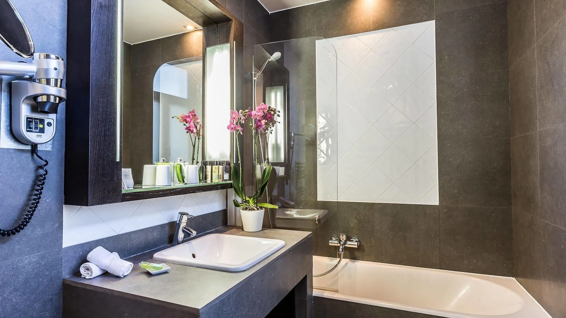 Hotel Duret Champs Elysees Paris
